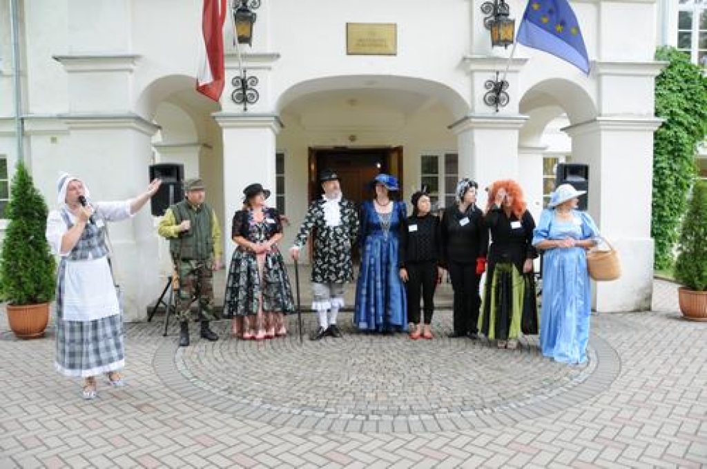 Muižas dienā ceļ saldās pilis