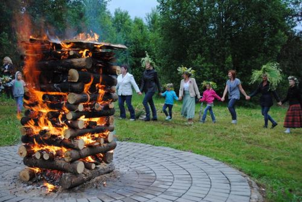 “Iļģi” ielīgo Jāņus Aizkrauklē 