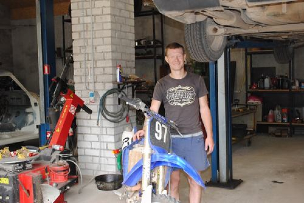 Labos automašīnas un motociklus