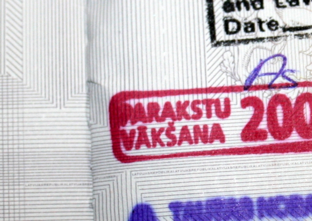 Sāksies parakstu vākšana Satversmes grozījumu ierosināšanai