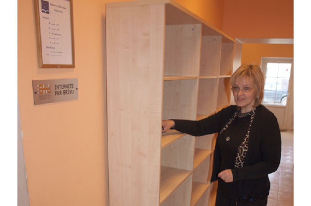 Kurmenes bibliotēkā būs jauni plaukti