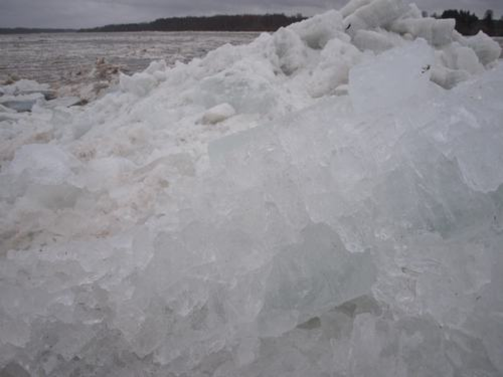 Daugava vēl mierīga