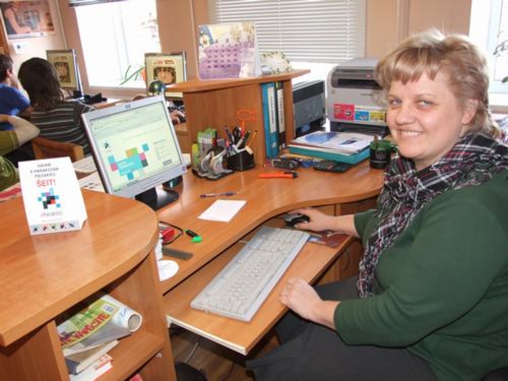 Pēc e–paraksta uz bibliotēku