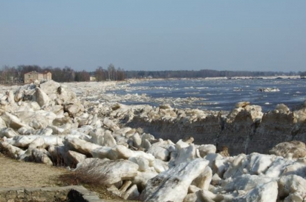 Mēra ūdenslīmeni Daugavā