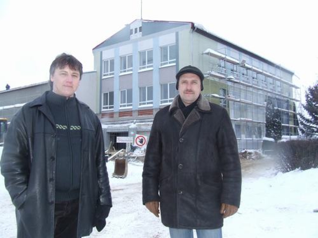 Kultūras namā iebrauc traktors