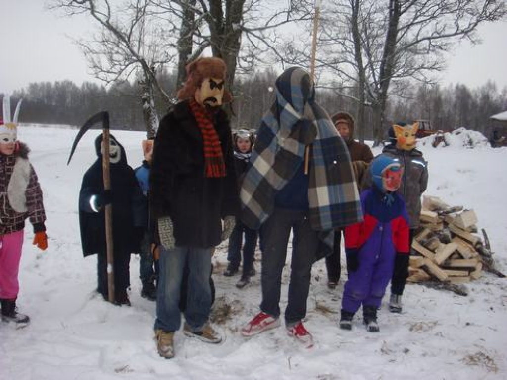"Riekstiņos" svin Ziemas saulgriežus