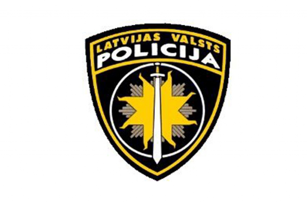 Apbalvo policistus
