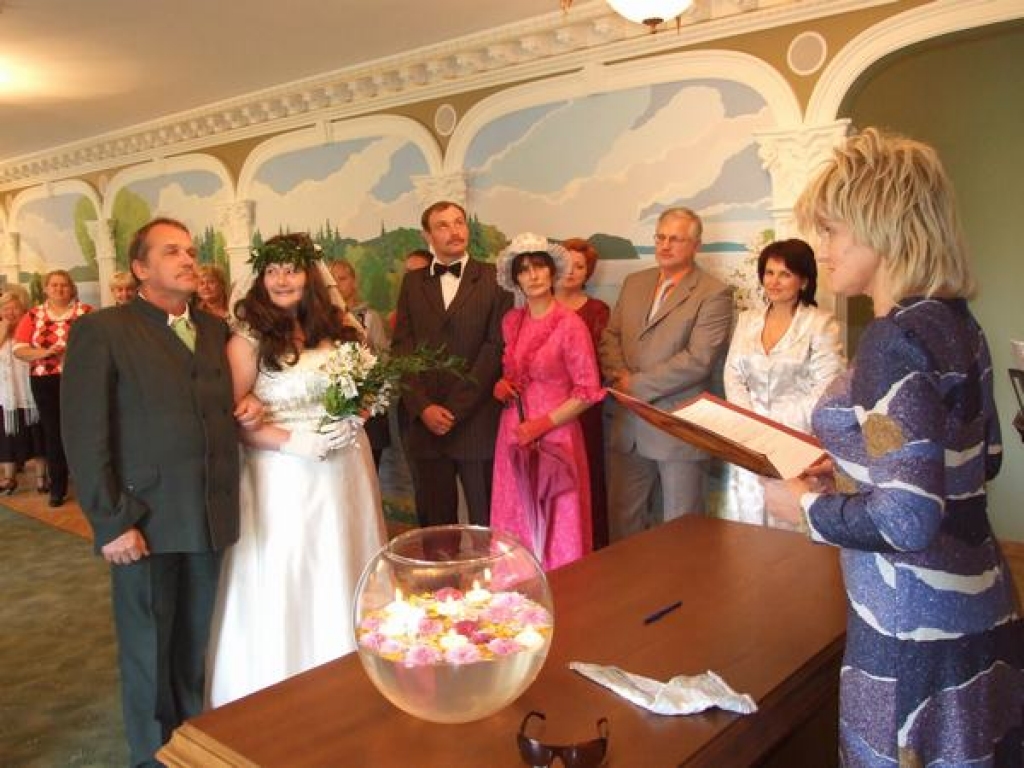 Tradīciju zāli atklāj ar kāzām