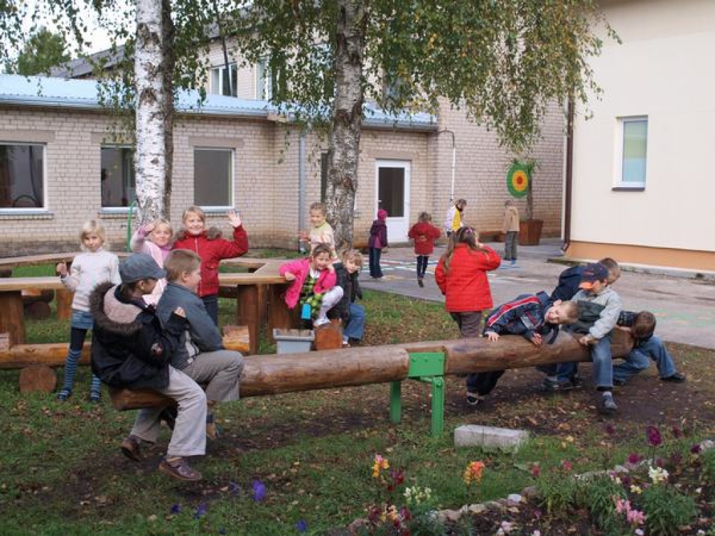 Zupu vārīs skolas pagalmā