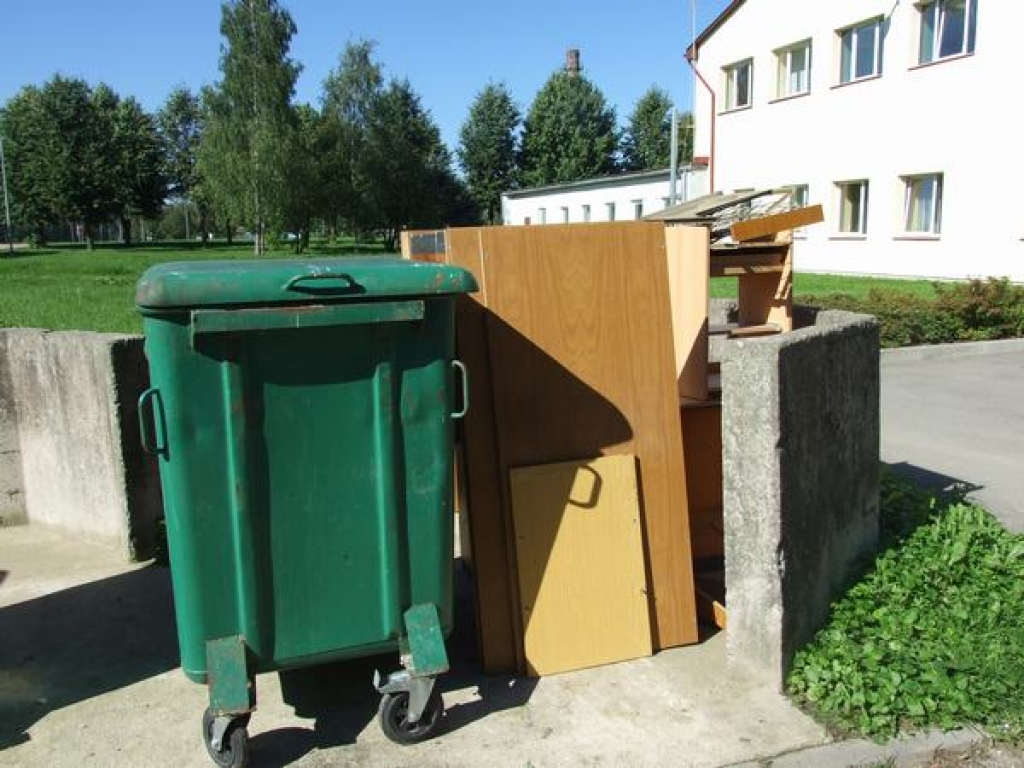 Aizkraukles rajona tiesa izmet vecas mēbeles