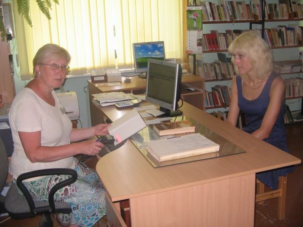 Bibliotēkas lasītājus apkalpo moderni