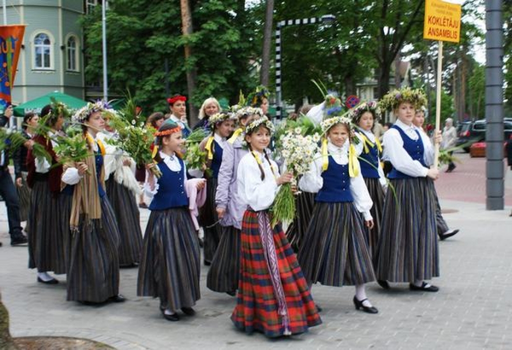 Aizkrauklietes smiltīs veido kokli