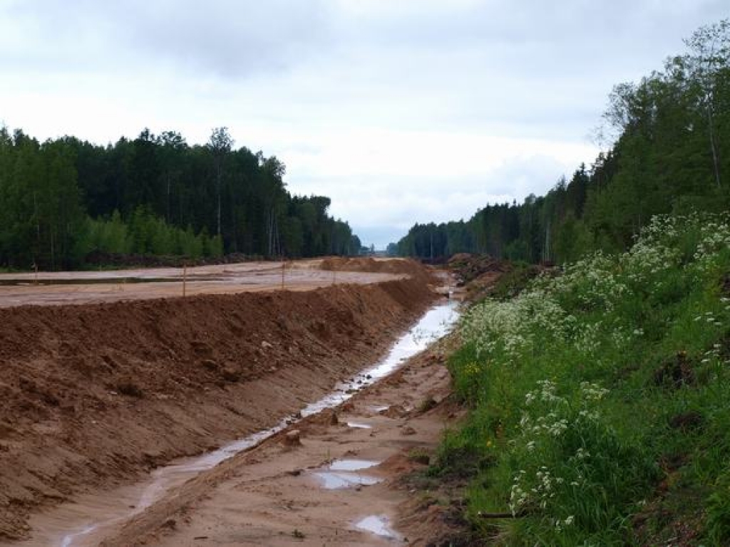 Turpinās Latgales autoceļa būvniecība