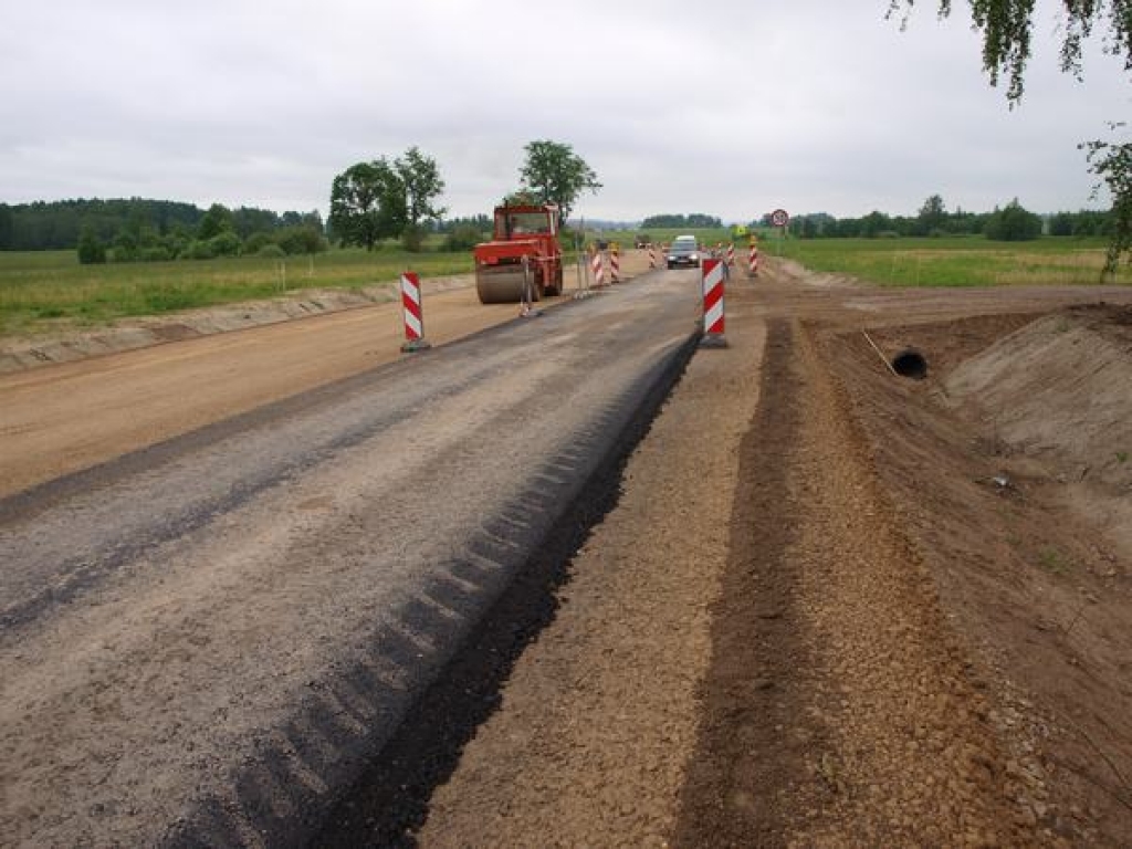 Pirmais asfalts uz Seces ceļa