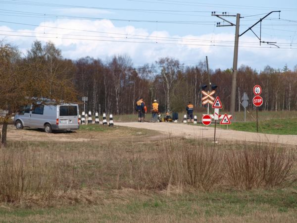 Pie Aizkraukles dzelzceļa stacijas maina sliedes