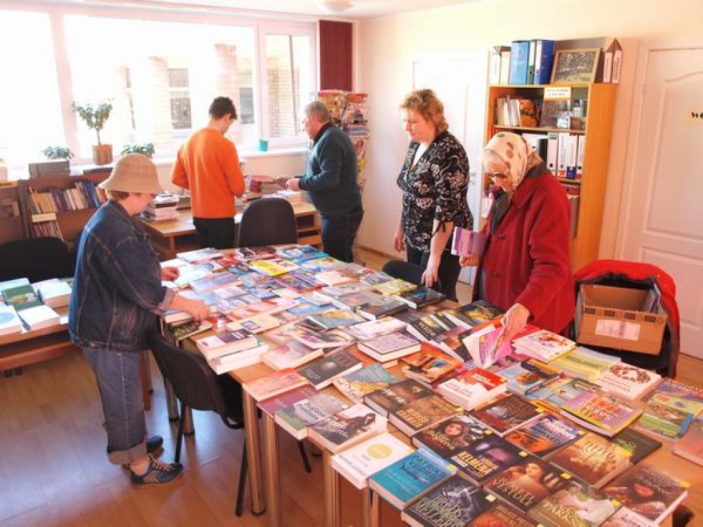 Valles bibliotēkā grāmatu tirdziņš