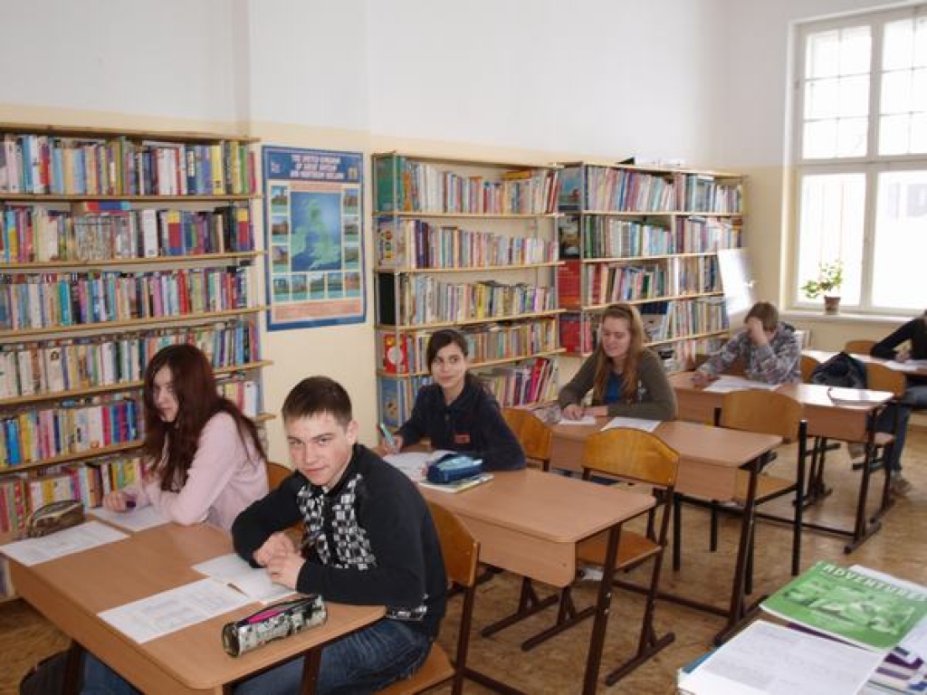 Vairāki tūkstoši grāmatu un disku