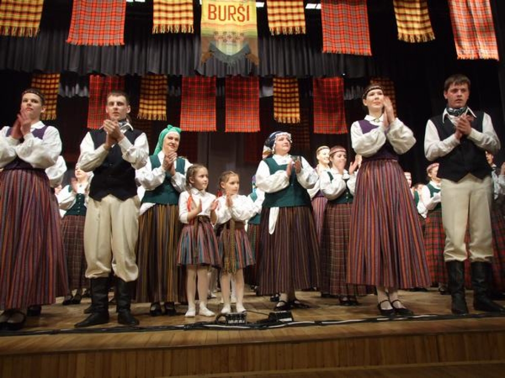 “Burši” svin 30 gadu jubileju
