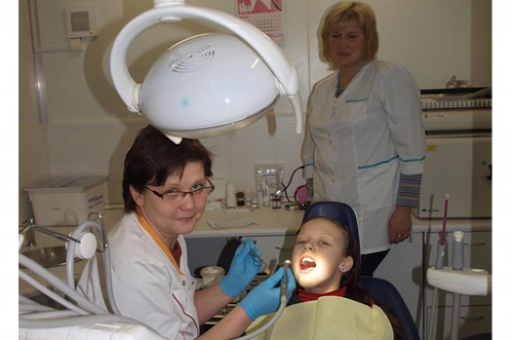 Daudzesieši zobus ārstē busiņā
