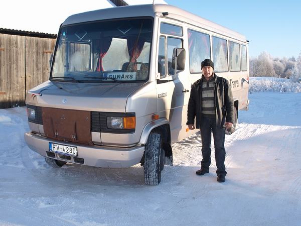Staburaga pagastā ripo skolas autobuss