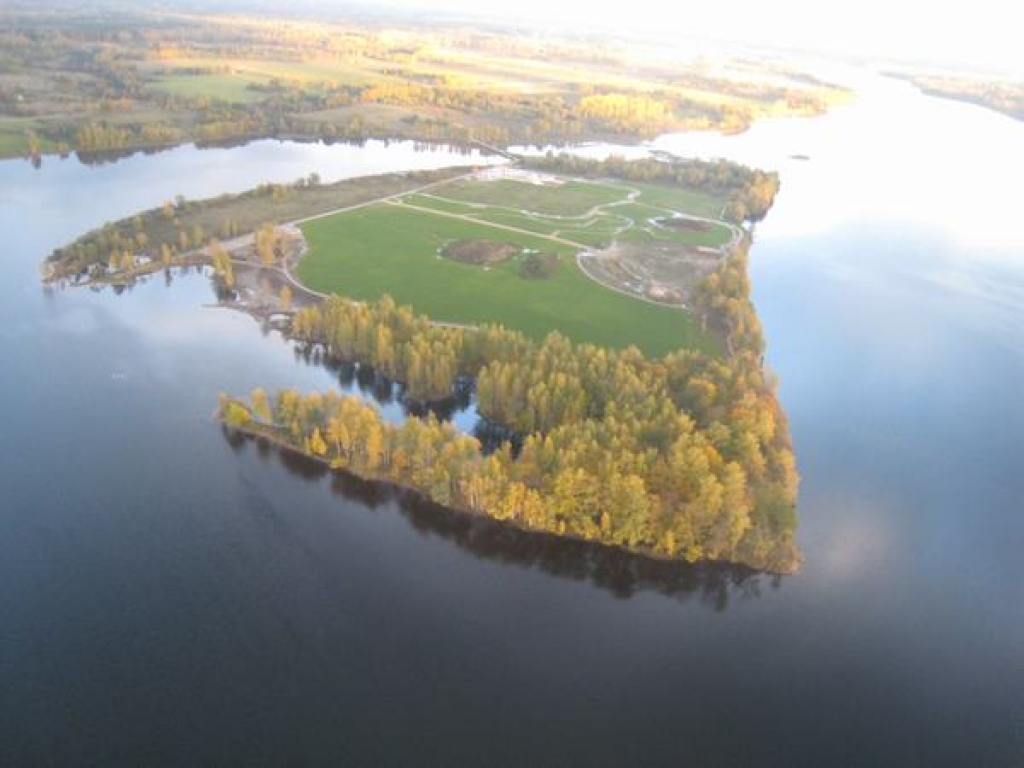 Likteņdārzā iedegs svecītes