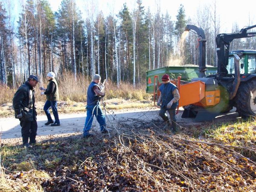 Siltums no ceļmalas grāvja