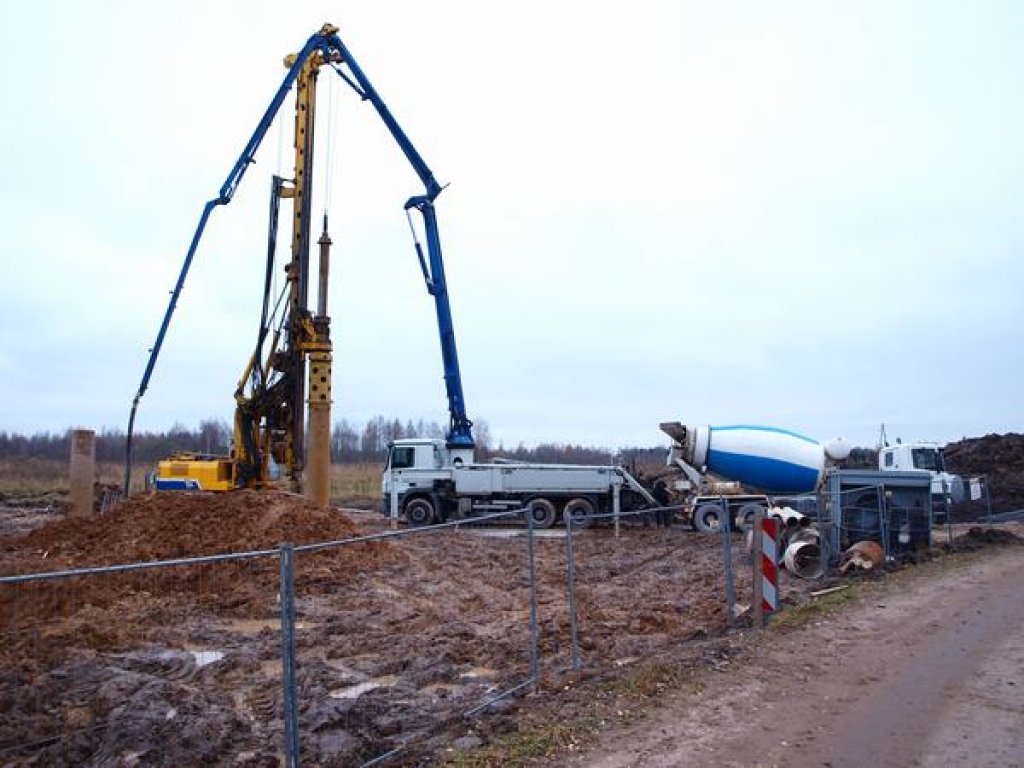 Latgales ātrsatiksmes autoceļam būvē pirmo ceļa pārvadu