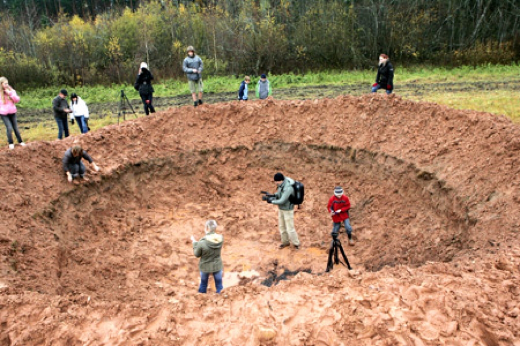 Sāk tirgot biļetes uz vietu, kur, iespējams, nokrita meteorīts