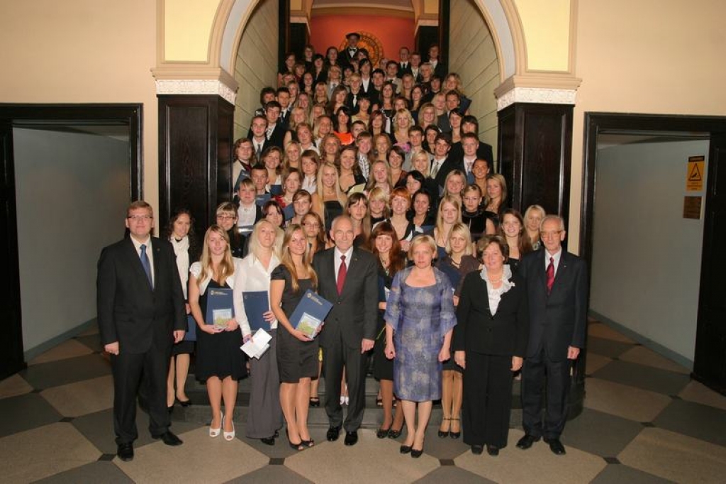 Sumināti LU Fonda stipendijas „Ceļamaize 2009” 90 ieguvēji