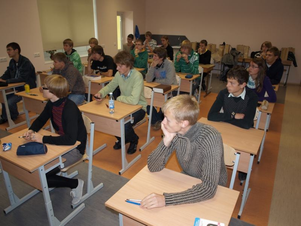 Uzvar latvieši un igauņi