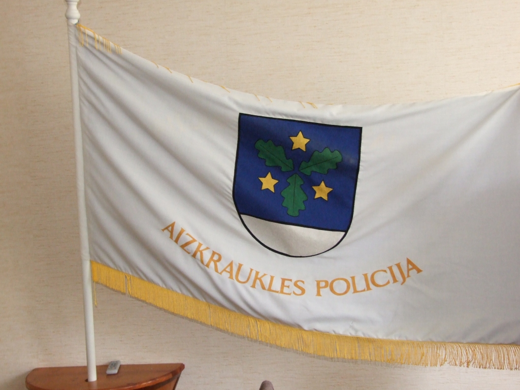 Aizkraukles policijai "atņem" karogu