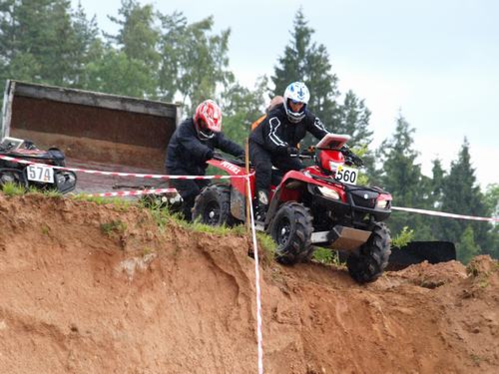Daudzesē moto un velo piedzīvojumu sacensības