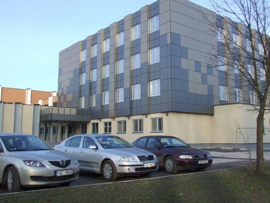 Durvis ver tirdzniecības un biroju centrs “Daugava”