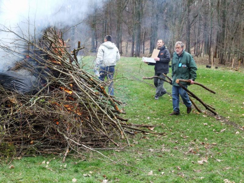 Talka sākas ar lielgabala zalvi