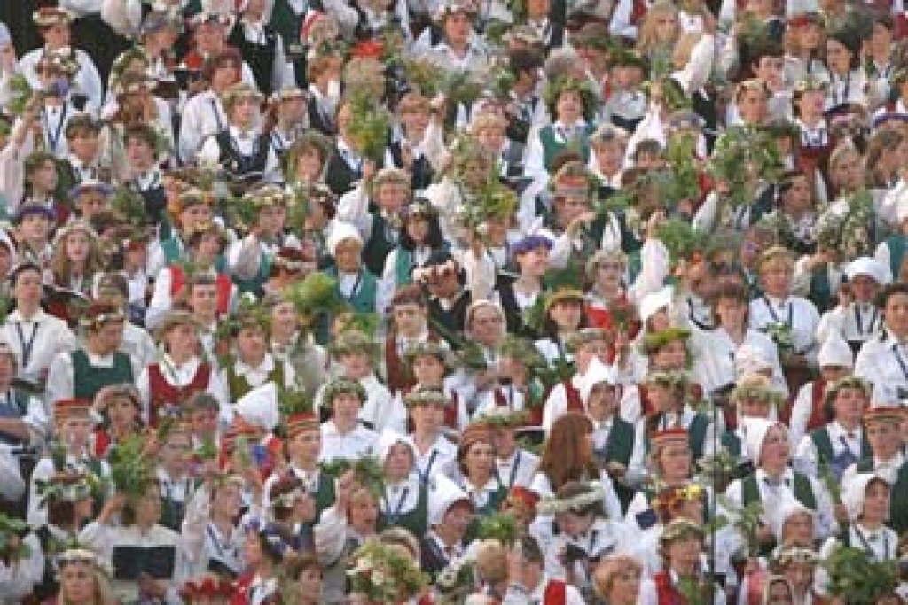 Sākas biļešu tirdzniecība uz dziesmu un deju svētkiem