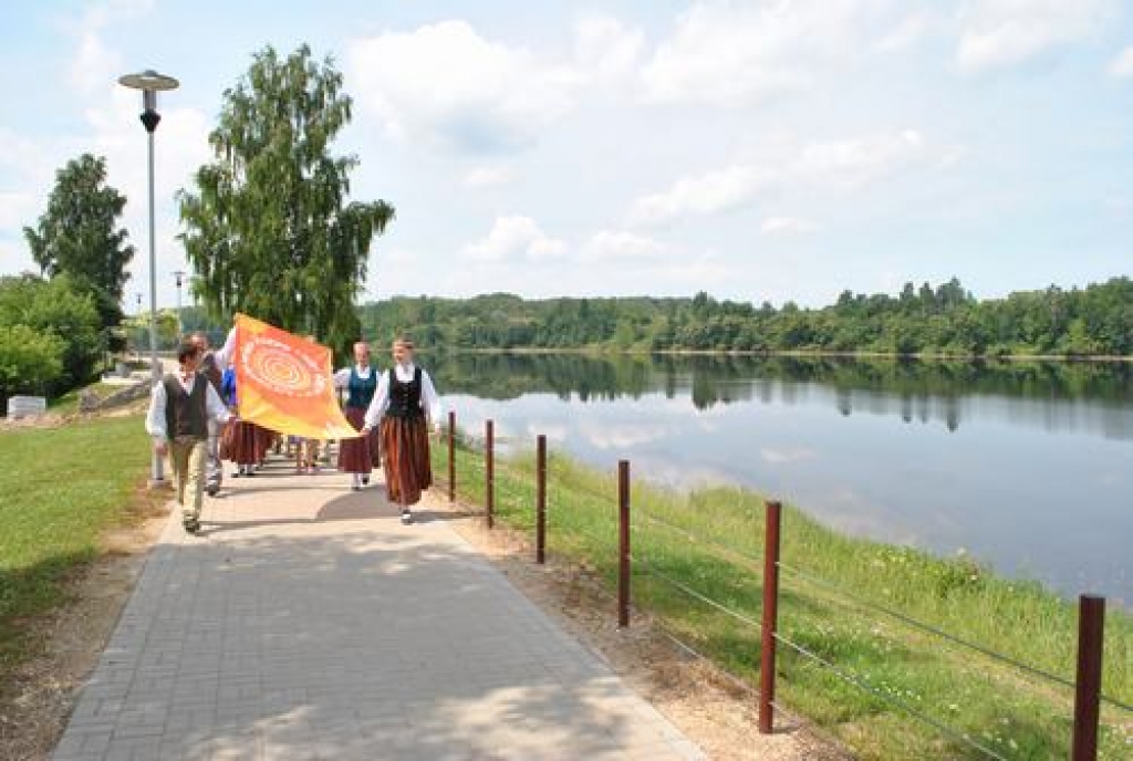 Dziesmusvētku karoga pacelšana Jaunjelgavā