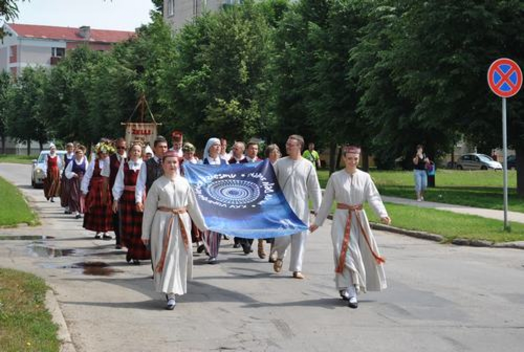 Dziesmusvētku karoga pacelšana Aizkrauklē