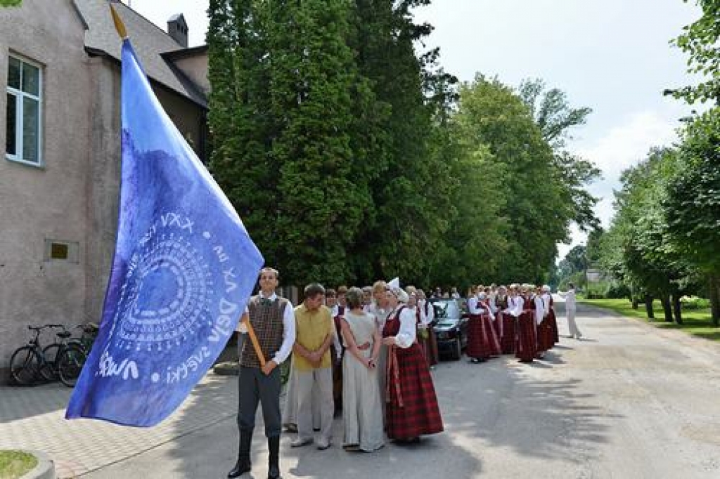 Dziesmusvētku karoga pacelšana Skrīveros