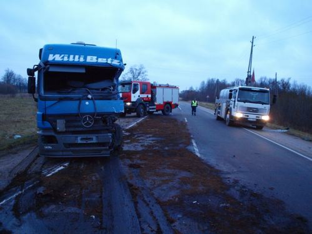 Rīts sākas ar smagu autoavāriju