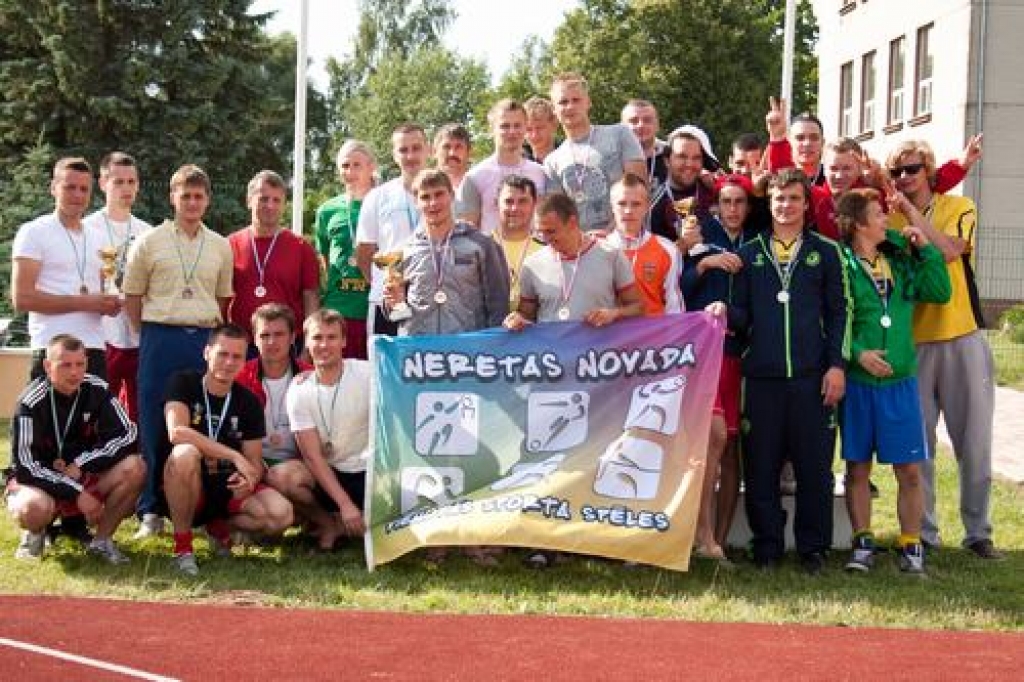 Sacenšas sportisti no vairākiem novadiem 