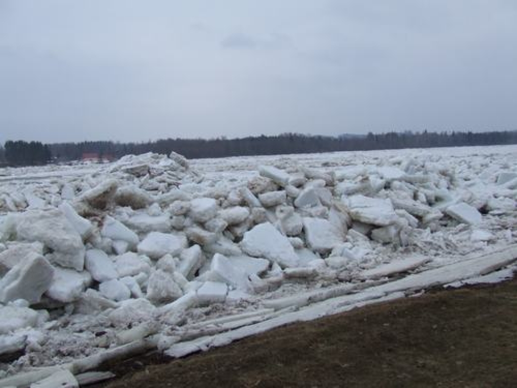 Daugavā pie Pļaviņām ceļas ūdens līmenis