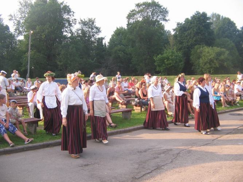 Pļaviņu novada svētkos sadzied treji gaiļi