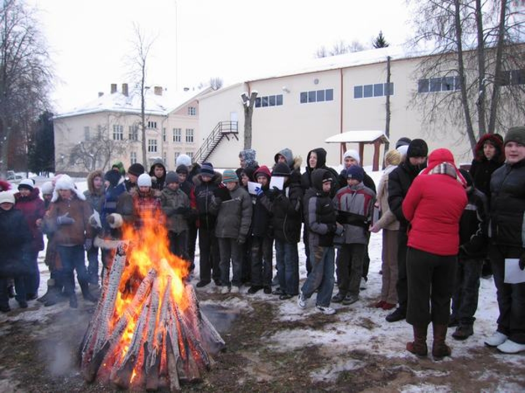 Daudzesē piemin barikāžu 19. gadadienu 