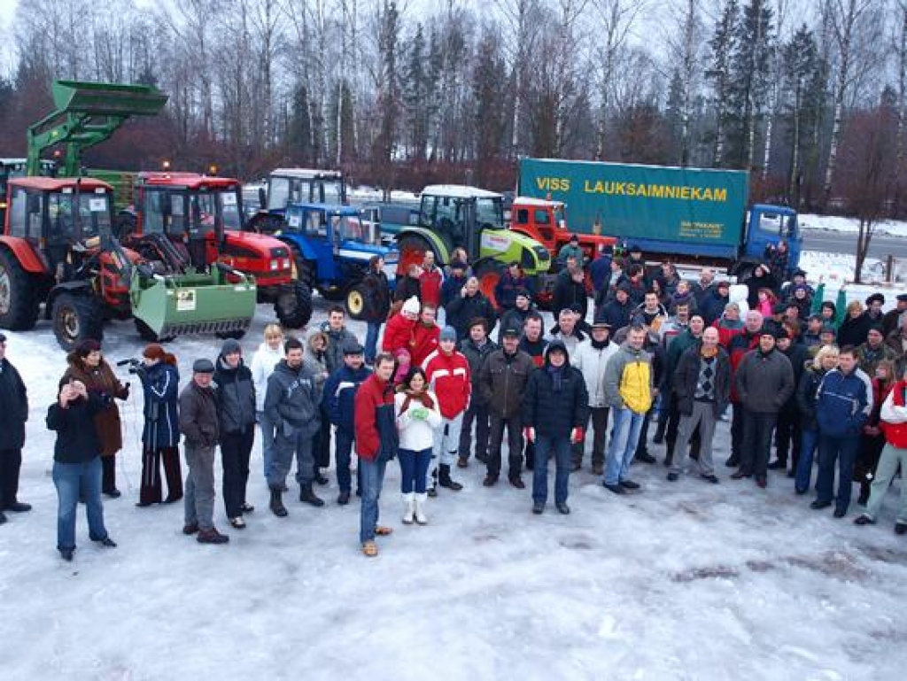 Zemnieki rīko protesta akciju