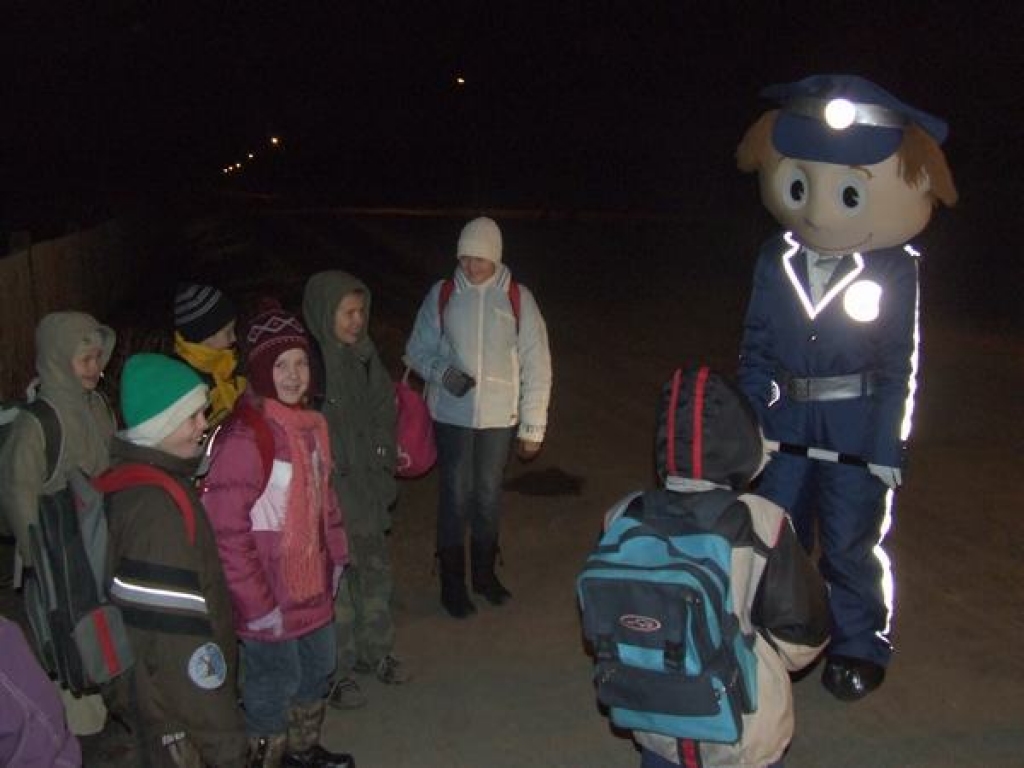 Atstarotāju policists viesojas Daudzevā