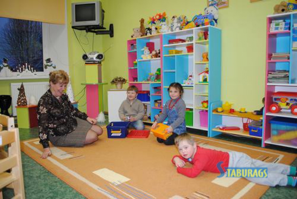 Konkurē ar pilsētas skolām