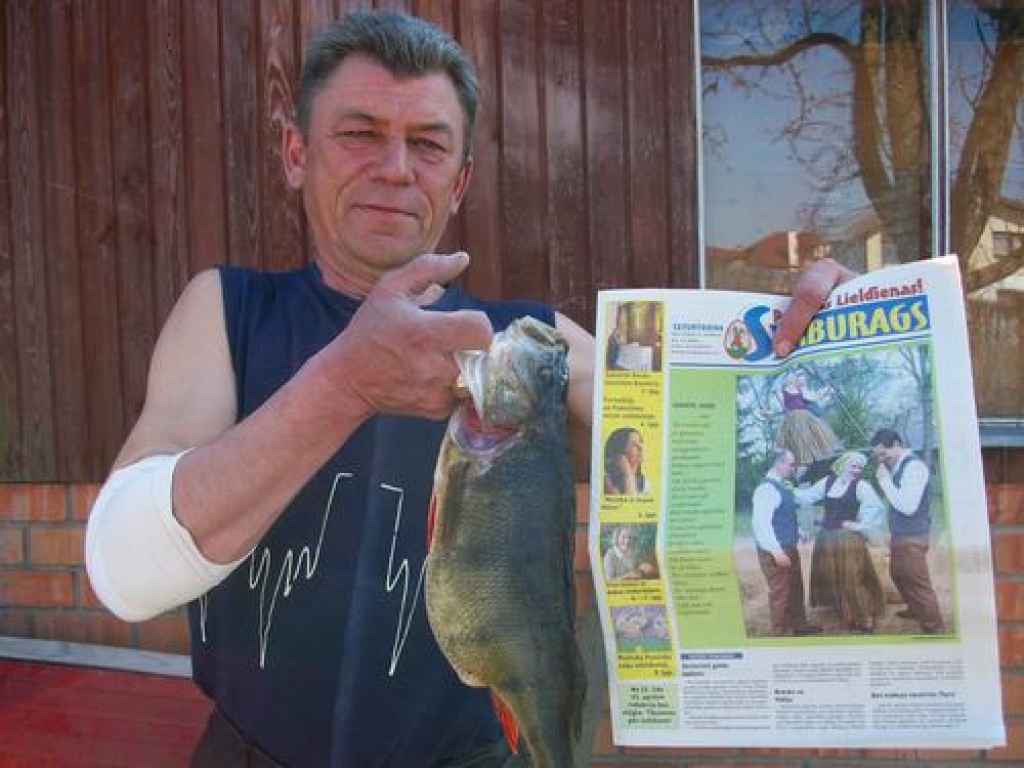 Atpūšoties noķer lielo asari