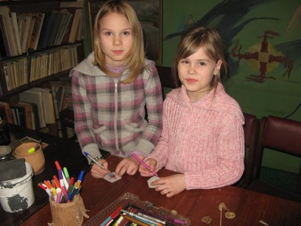 Pasaku mājā darina sapņu ķērājus