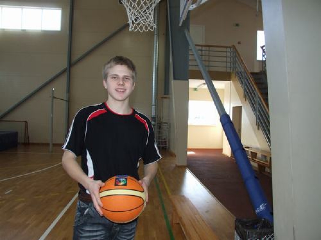 Vienīgais basketbolists skolā
