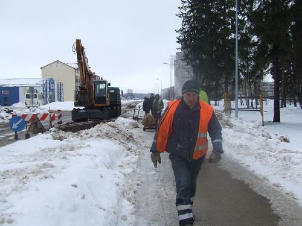 Būvē lietusūdens kanalizāciju